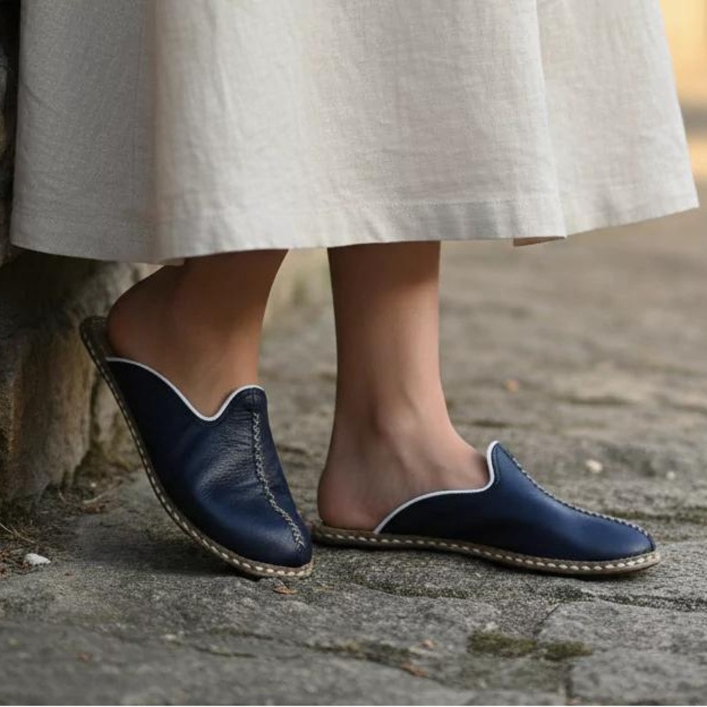 Charooq Navy Blue Slipper Mules with White Trim size 37 EXCELLENT CONDITION